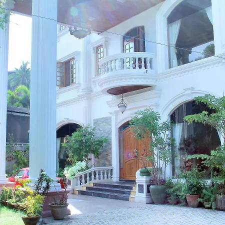 Shwe War Guest House